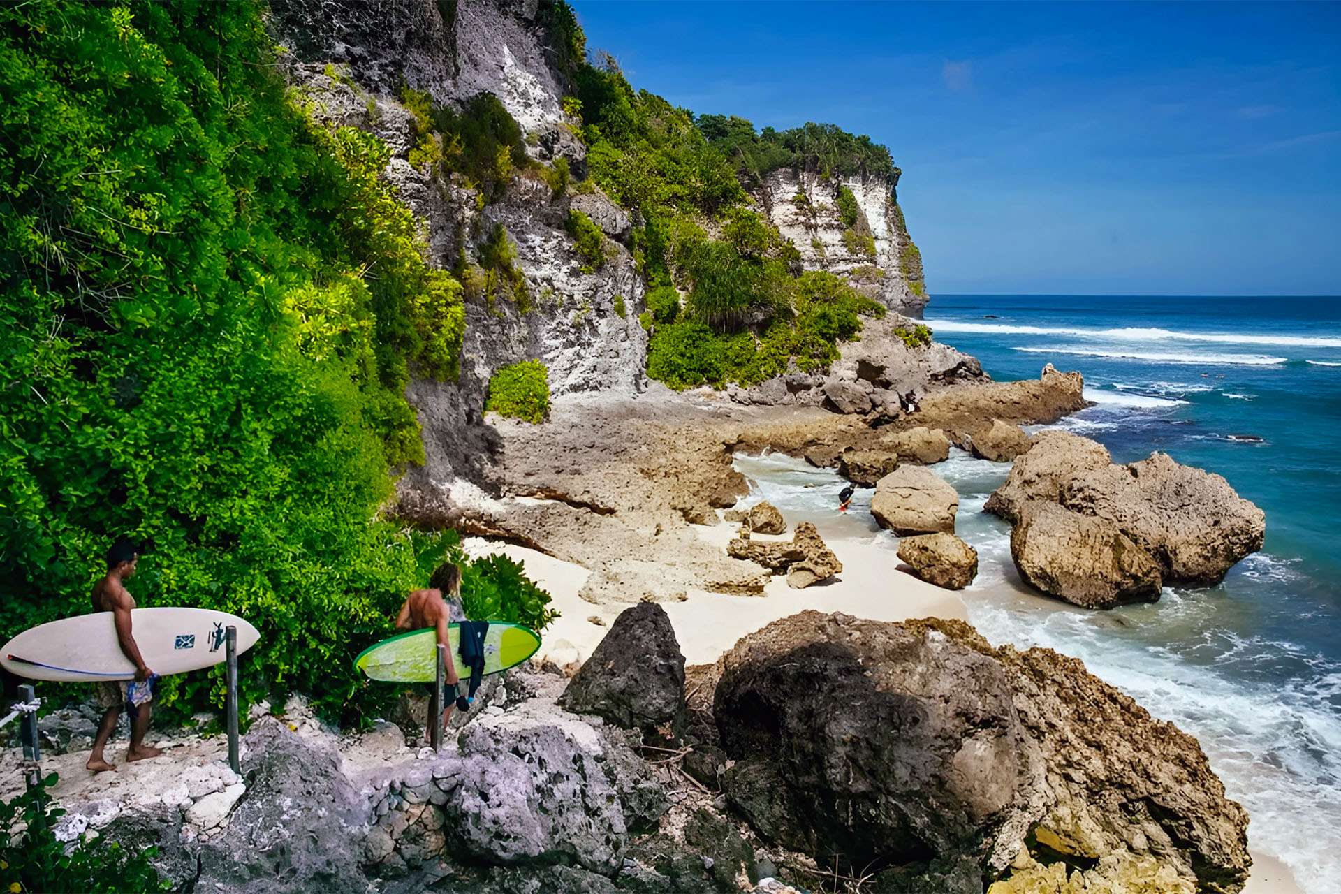 Uluwatu vs Canggu: Surf, Work, and Lifestyle Compared
